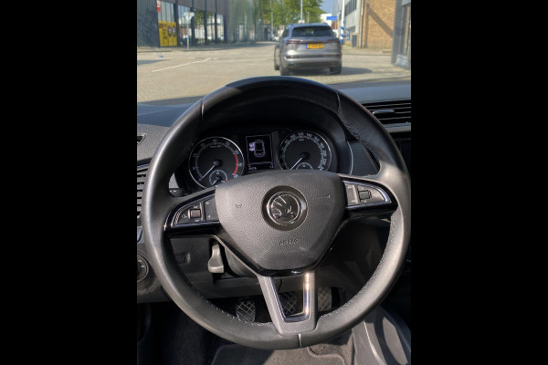 Škoda Fabia 1.0 TSI Monte Carlo - Apple CarPlay / Navigatie I Airco I PDC ? LED I Sport velgen I Dealer onderhouden