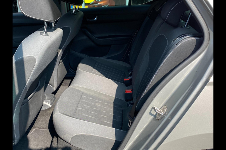 Škoda Fabia 1.0 TSI Monte Carlo - Apple CarPlay / Navigatie I Airco I PDC ? LED I Sport velgen I Dealer onderhouden