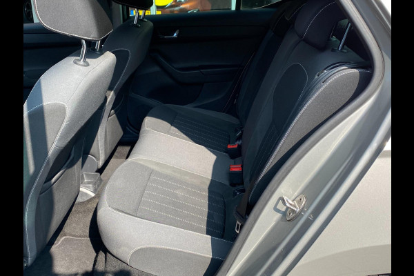 Škoda Fabia 1.0 TSI Monte Carlo - Apple CarPlay / Navigatie I Airco I PDC ? LED I Sport velgen I Dealer onderhouden