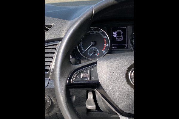 Škoda Fabia 1.0 TSI Monte Carlo - Apple CarPlay / Navigatie I Airco I PDC ? LED I Sport velgen I Dealer onderhouden
