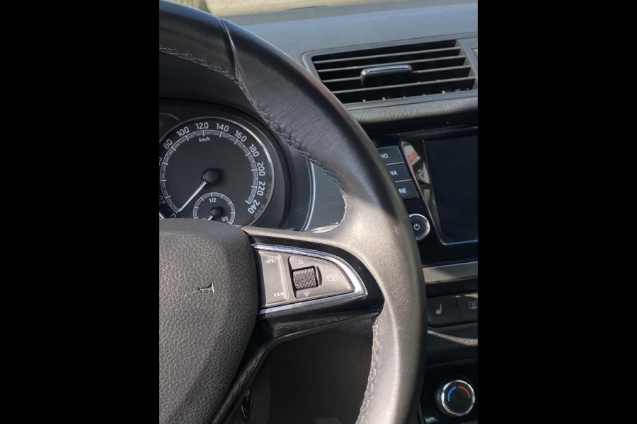 Škoda Fabia 1.0 TSI Monte Carlo - Apple CarPlay / Navigatie I Airco I PDC ? LED I Sport velgen I Dealer onderhouden