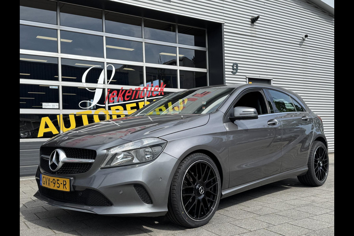 Mercedes-Benz A-Klasse 180 BlueEfficiency URBAN - Navigatie I Airco I PDC I Sport interieur & 19 inch Velgen I Dealer onderhouden Mercedes-Benz A-Klasse 180 BlueEfficiency URBAN - Navigatie I Airco I PDC I Sport interieur & 19 inch Velgen I Dealer onderhouden