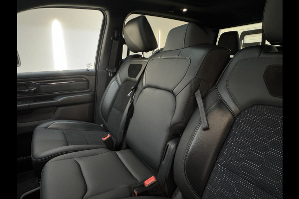 Dodge Ram Pick Up NIGHT 1500 5.7 V8 PANO 12 INCH. 6 ZITS!