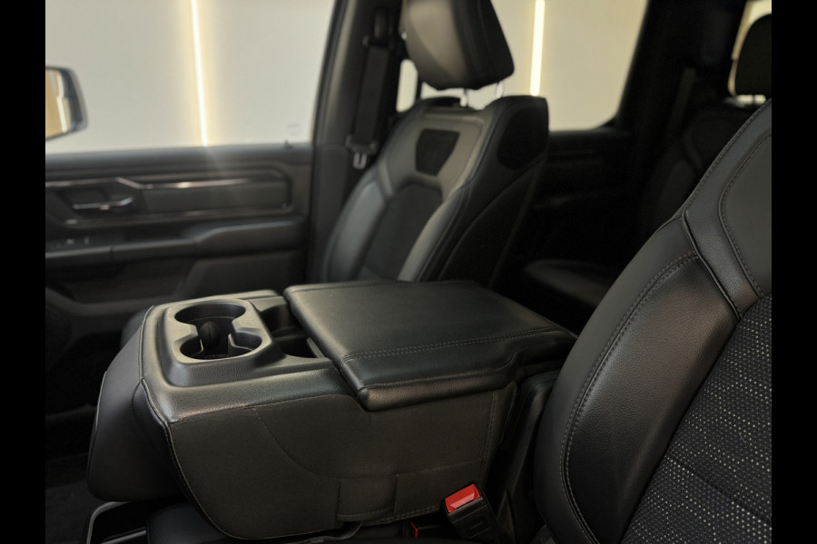 Dodge Ram Pick Up NIGHT 1500 5.7 V8 PANO 12 INCH. 6 ZITS!