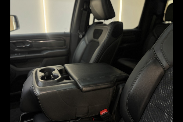 Dodge Ram Pick Up NIGHT 1500 5.7 V8 PANO 12 INCH. 6 ZITS!