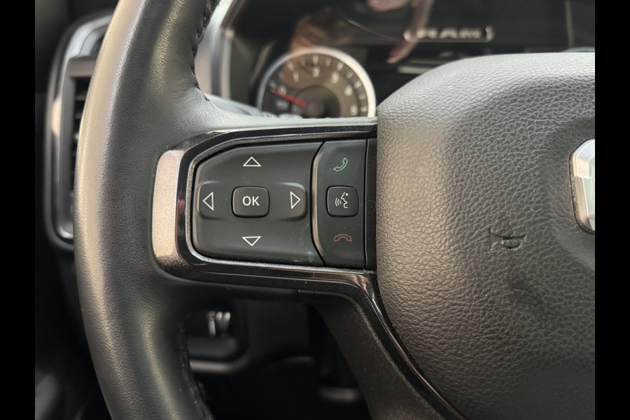 Dodge Ram Pick Up NIGHT 1500 5.7 V8 PANO 12 INCH. 6 ZITS!