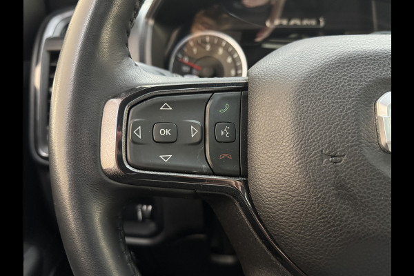 Dodge Ram Pick Up NIGHT 1500 5.7 V8 PANO 12 INCH. 6 ZITS!