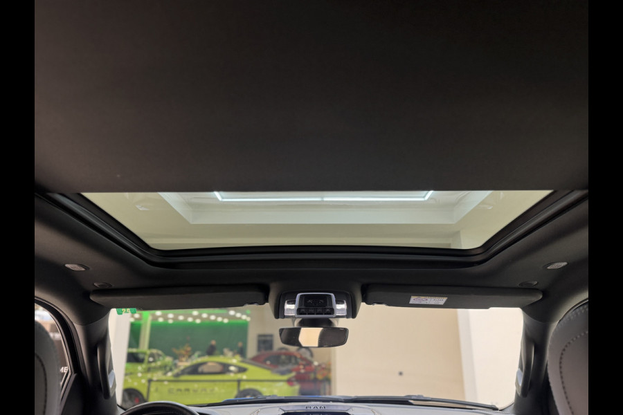 Dodge Ram Pick Up NIGHT 1500 5.7 V8 PANO 12 INCH. 6 ZITS!