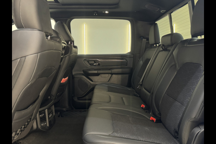 Dodge Ram Pick Up NIGHT 1500 5.7 V8 PANO 12 INCH. 6 ZITS!