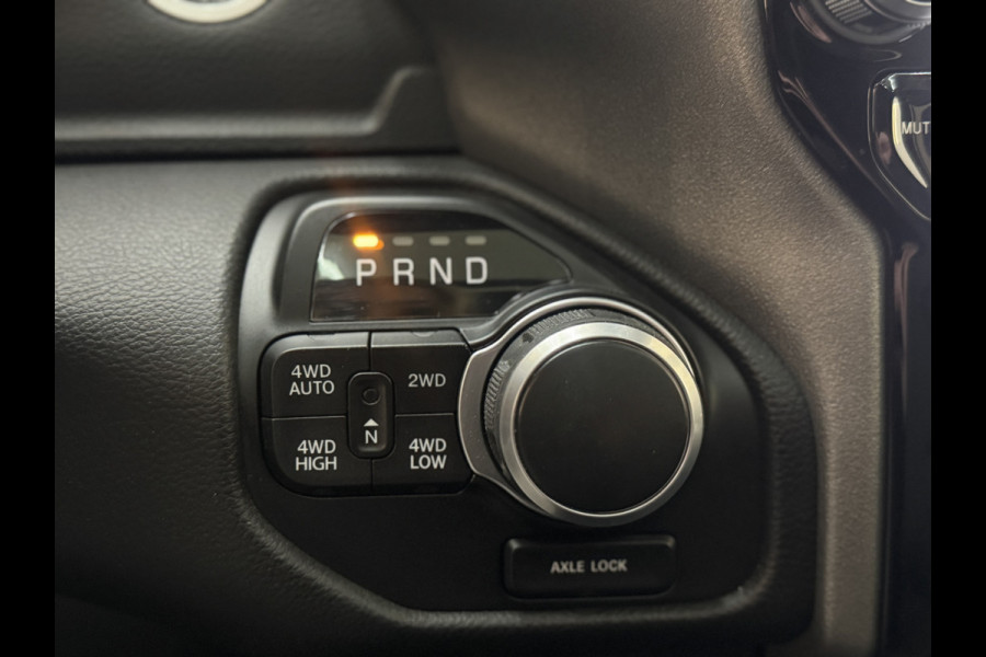 Dodge Ram Pick Up NIGHT 1500 5.7 V8 PANO 12 INCH. 6 ZITS!