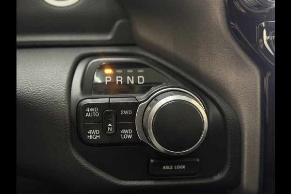 Dodge Ram Pick Up NIGHT 1500 5.7 V8 PANO 12 INCH. 6 ZITS!