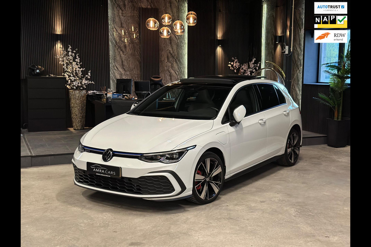 Volkswagen Golf 1.4 eHybrid GTE|PANO|STOELVERW|BOMVOL Volkswagen Golf 1.4 eHybrid GTE|PANO|STOELVERW|BOMVOL