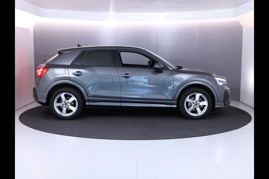 Audi Q2 35 TFSI S Edition 150 pk S-tronic | Verlengde garantie | Navigatie | Parkeersensoren achter | Adaptieve cruise control | Matrix LED koplampen | S-line |