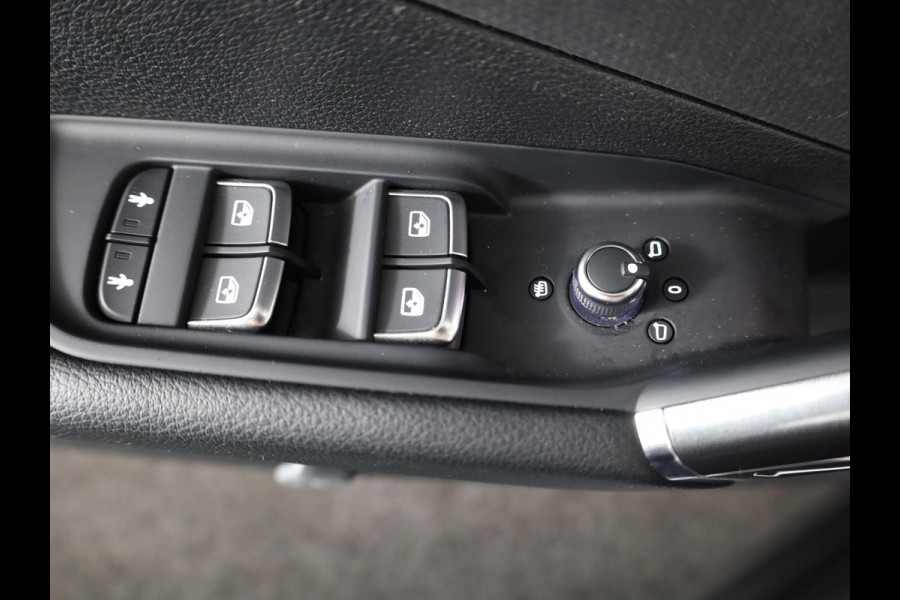 Audi Q2 35 TFSI S Edition 150 pk S-tronic | Verlengde garantie | Navigatie | Parkeersensoren achter | Adaptieve cruise control | Matrix LED koplampen | S-line |