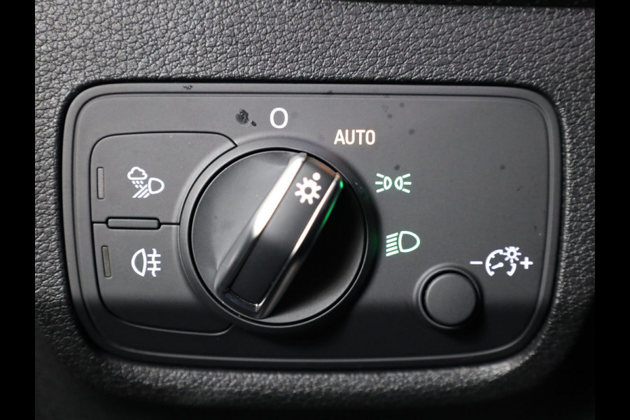 Audi Q2 35 TFSI S Edition 150 pk S-tronic | Verlengde garantie | Navigatie | Parkeersensoren achter | Adaptieve cruise control | Matrix LED koplampen | S-line |
