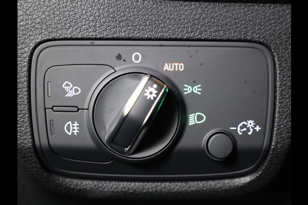 Audi Q2 35 TFSI S Edition 150 pk S-tronic | Verlengde garantie | Navigatie | Parkeersensoren achter | Adaptieve cruise control | Matrix LED koplampen | S-line |