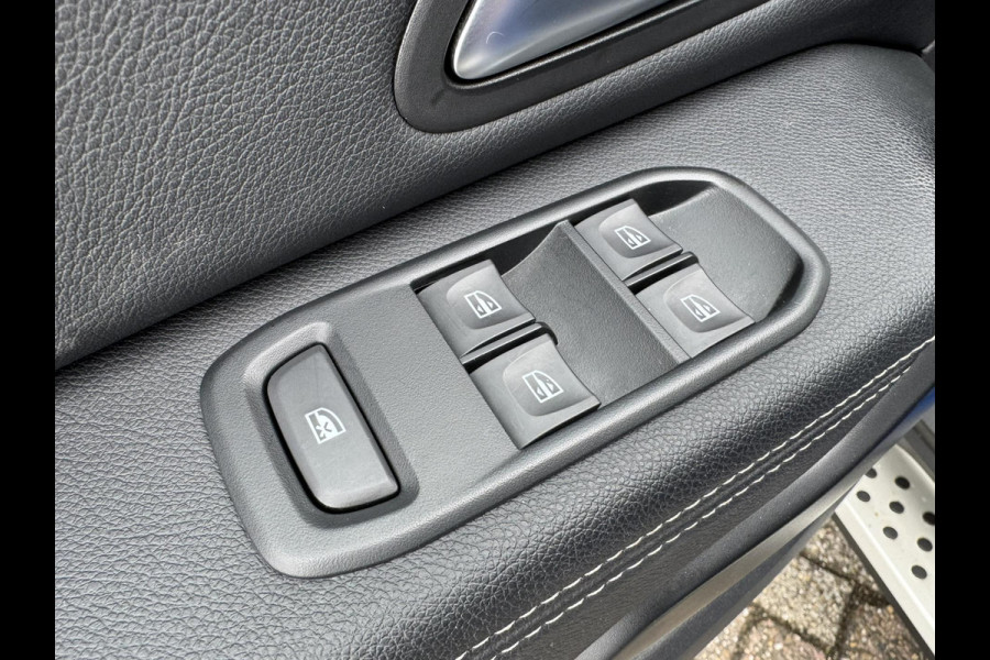 Dacia Duster 1.3 TCe Extreme Automaat Camera Navigatie Carplay Clima Cruise Leder