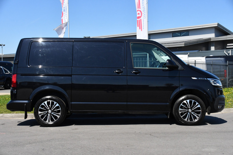 Volkswagen Transporter 2.0 TDI L1H1 30 Bulli Virtual, Adaptieve Cruise, Carplay, LED, Multimedia, 150PK, Automaat, Stoelverwarming, Uniek!