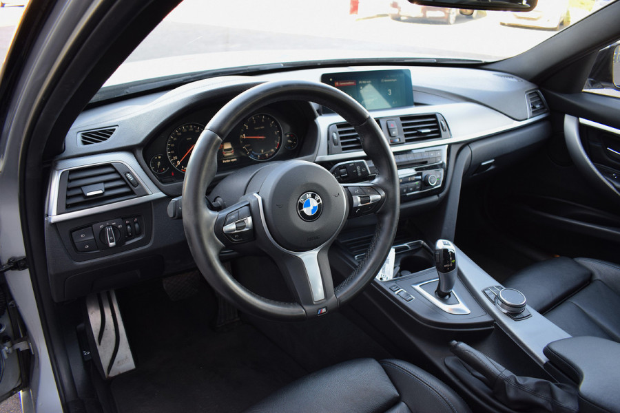 BMW 3 Serie Touring 318i M Sport Corporate Lease | Automaat | Pano | Leer | Stoelverw.