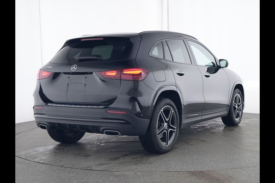 Mercedes-Benz GLA 250 e AMG Face Lift Plug-In Hybride | AMG Line Advanced Plus | Night Pakket | Sfeerverlichting | Distronic | Multibeam Led Koplampen | Inclusief 24 maanden MB Certified garantie voor Europa.