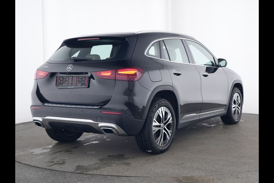 Mercedes-Benz GLA 250 e Face Lift Plug-In Hybride | Progressive Line Advanced Plus | Panorama Schuif-Kanteldak | Alarm | Dodehoek Assist | 360° camera | Inclusief 24 maanden MB Certified garantie voor Europa.