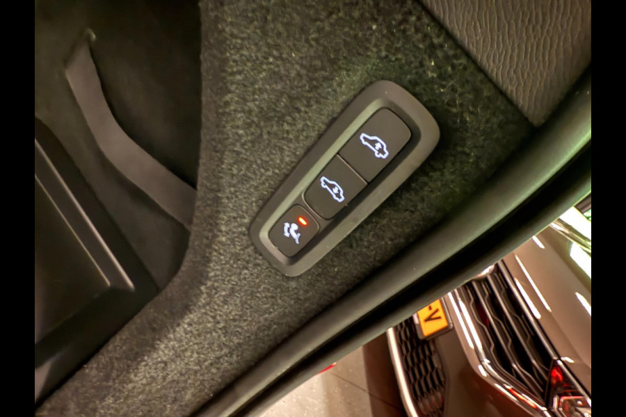 Volvo XC90 2.0 T8 Recharge AWD R-Design 7P PANO/LUCHTVERING/LEDER/DAB/NAVI////