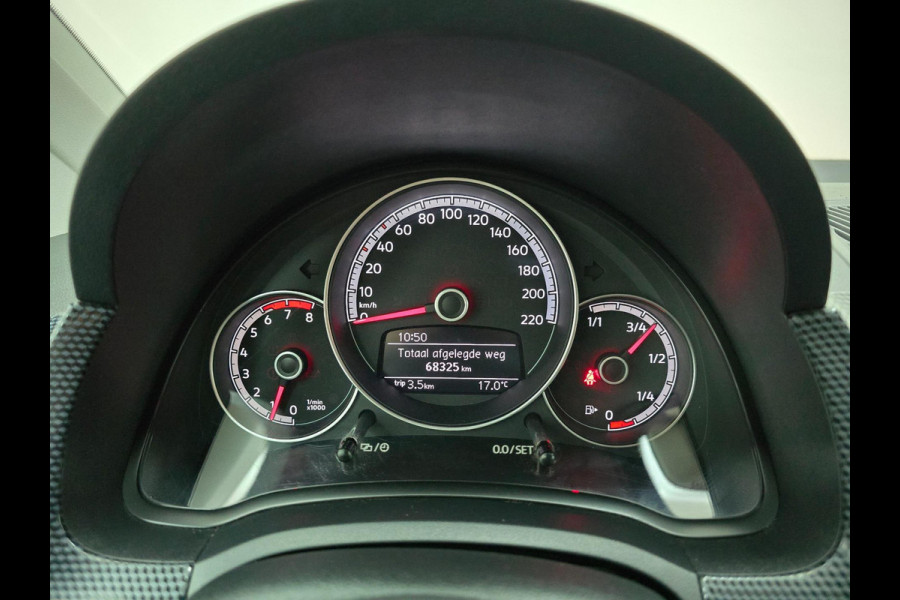 Volkswagen up! Occasion 1.0 Bluemotion zeer zuinig! | Tweedehands Volkswagen Up in wit met 68000km | Bluetooth audio | Airco | DAB