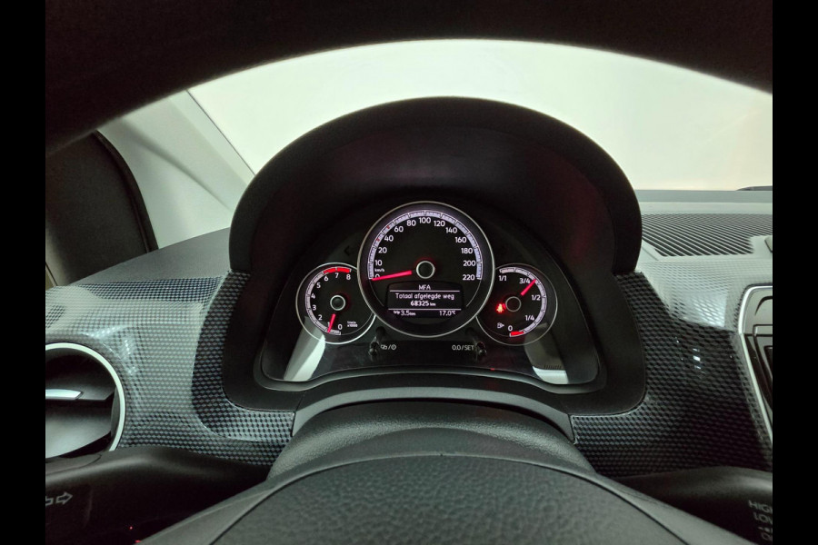 Volkswagen up! Occasion 1.0 Bluemotion zeer zuinig! | Tweedehands Volkswagen Up in wit met 68000km | Bluetooth audio | Airco | DAB