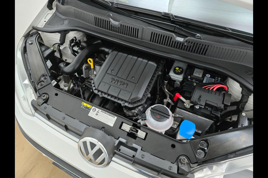 Volkswagen up! Occasion 1.0 Bluemotion zeer zuinig! | Tweedehands Volkswagen Up in wit met 68000km | Bluetooth audio | Airco | DAB