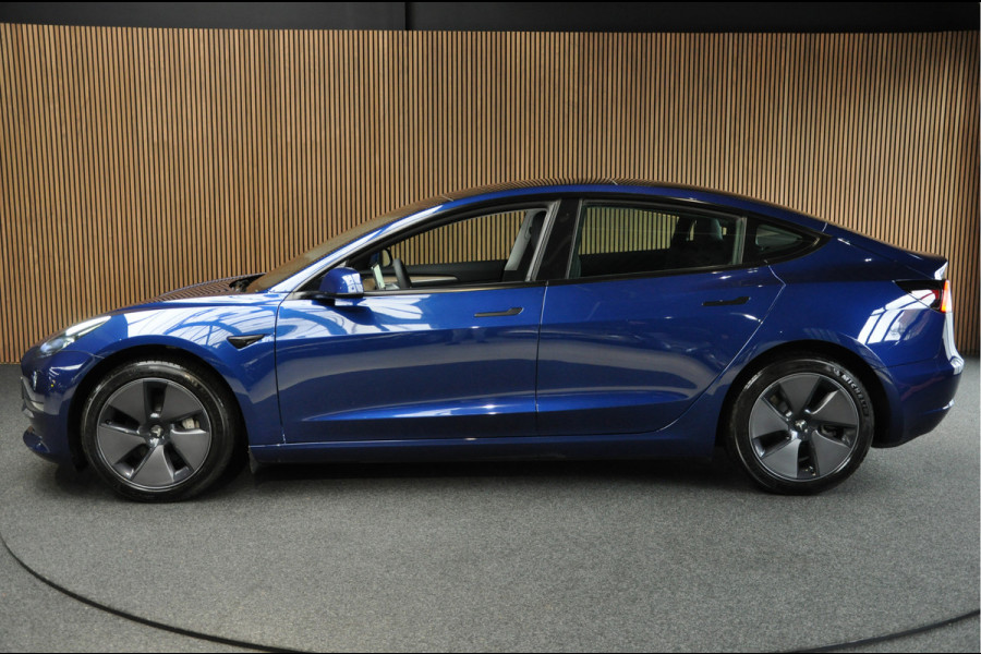 Tesla Model 3 Long Range AWD 78 kWh Autopilot ACC Stuurverw. PDC Leer Navi Panoramadak 360° Elektr. achterklep Stoelverwarming voor & achter Climate voor & achter LM velgen BTW auto! Nieuw!