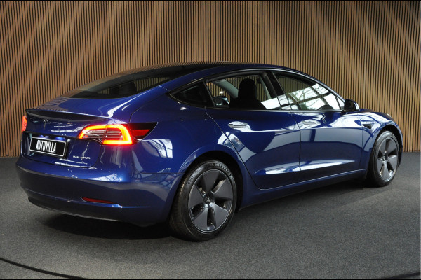 Tesla Model 3 Long Range AWD 78 kWh Autopilot ACC Stuurverw. PDC Leer Navi Panoramadak 360° Elektr. achterklep Stoelverwarming voor & achter Climate voor & achter LM velgen BTW auto! Nieuw!