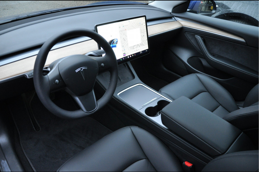 Tesla Model 3 Long Range AWD 78 kWh Autopilot ACC Stuurverw. PDC Leer Navi Panoramadak 360° Elektr. achterklep Stoelverwarming voor & achter Climate voor & achter LM velgen BTW auto! Nieuw!