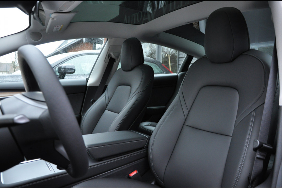 Tesla Model 3 Long Range AWD 78 kWh Autopilot ACC Stuurverw. PDC Leer Navi Panoramadak 360° Elektr. achterklep Stoelverwarming voor & achter Climate voor & achter LM velgen BTW auto! Nieuw!