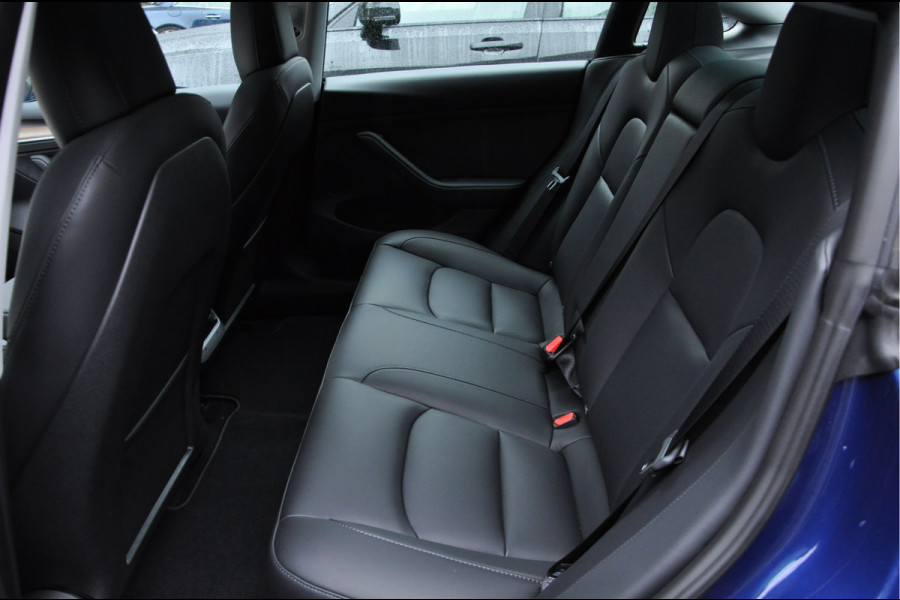 Tesla Model 3 Long Range AWD 78 kWh Autopilot ACC Stuurverw. PDC Leer Navi Panoramadak 360° Elektr. achterklep Stoelverwarming voor & achter Climate voor & achter LM velgen BTW auto! Nieuw!