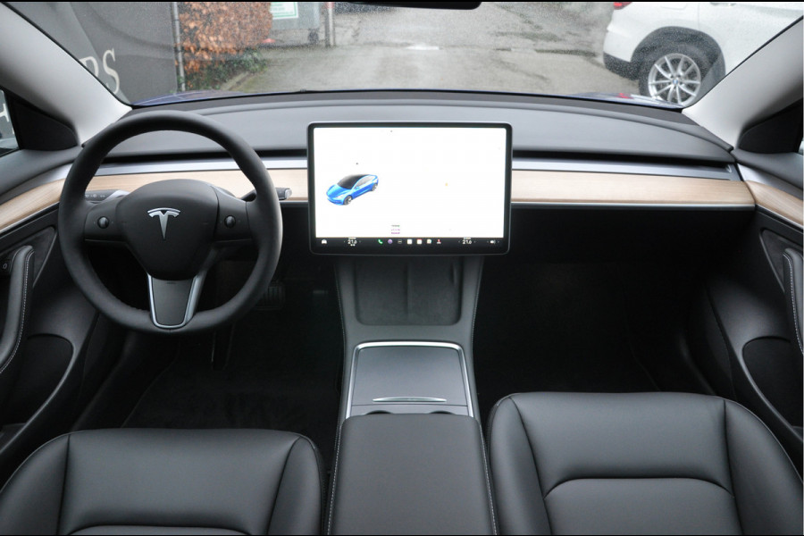 Tesla Model 3 Long Range AWD 78 kWh Autopilot ACC Stuurverw. PDC Leer Navi Panoramadak 360° Elektr. achterklep Stoelverwarming voor & achter Climate voor & achter LM velgen BTW auto! Nieuw!