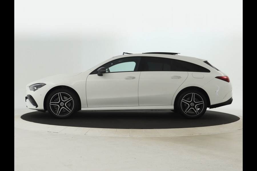 Mercedes-Benz CLA-Klasse Shooting Brake 250 e AMG Face Lift Plug-In Hybride | AMG Line Premium | Night Pakket | Panorama Schuif-Kanteldak | 11 kw Laden | Stuur en Stoelverwarmig | Inclusief 24 maanden MB Certified garantie voor Europa.