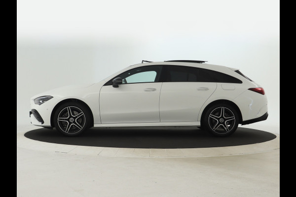 Mercedes-Benz CLA-Klasse Shooting Brake 250 e AMG Face Lift Plug-In Hybride | AMG Line Premium | Night Pakket | Panorama Schuif-Kanteldak | 11 kw Laden | Stuur en Stoelverwarmig | Inclusief 24 maanden MB Certified garantie voor Europa.