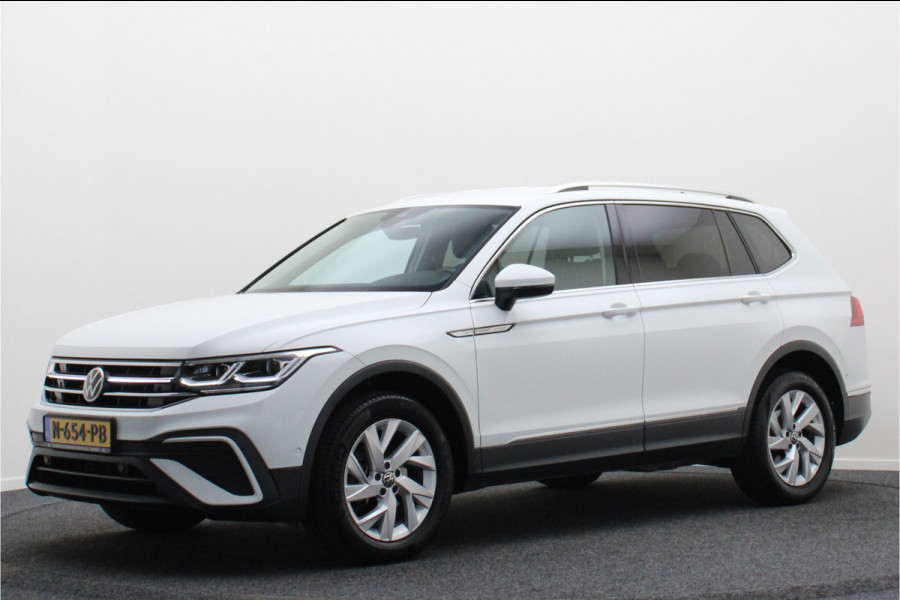 Volkswagen Tiguan Allspace 1.5 TSI Elegance 7p. IQ Light, Stuur-/Stoelverw. ACC, Camera, Apple Carplay, DAB