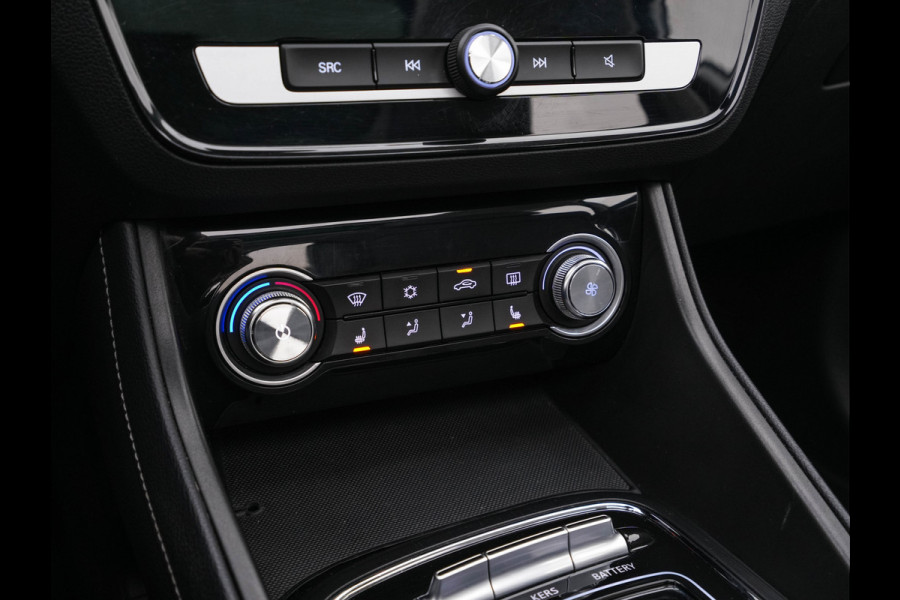MG ZS EV Luxury 45 kWh (INCL-BTW) *PANO | FULL-LEATHER | CCS-FASTLOADER | KEYLESS | NAVI-FULLMAP | ADAPTIVE-CRUISE | CAMERA | HEATED-SPORT-SEATS | CARPLAY | BLINDSPOT | DAB | LANE-ASSIST | 17"ALU*