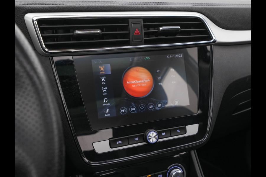 MG ZS EV Luxury 45 kWh (INCL-BTW) *PANO | FULL-LEATHER | CCS-FASTLOADER | KEYLESS | NAVI-FULLMAP | ADAPTIVE-CRUISE | CAMERA | HEATED-SPORT-SEATS | CARPLAY | BLINDSPOT | DAB | LANE-ASSIST | 17"ALU*
