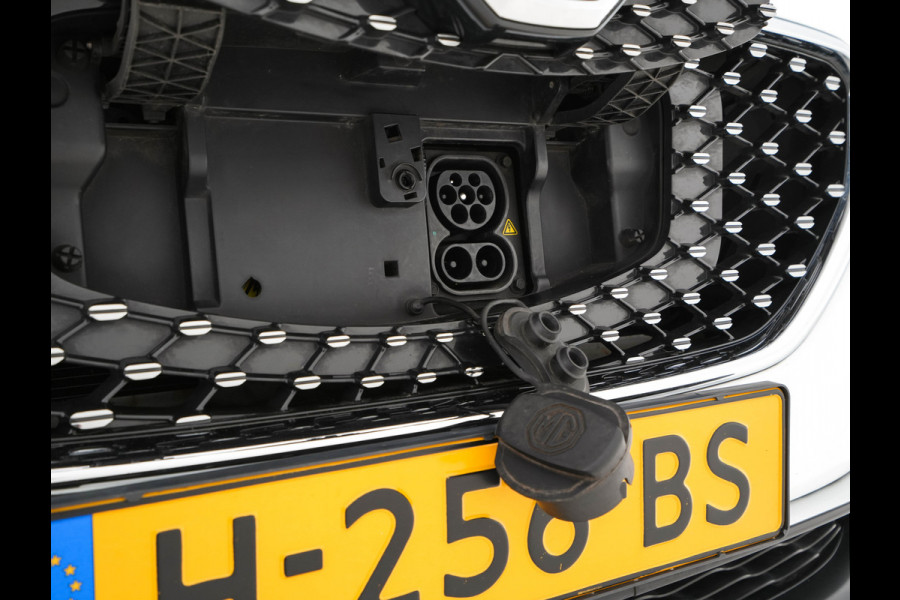 MG ZS EV Luxury 45 kWh (INCL-BTW) *PANO | FULL-LEATHER | CCS-FASTLOADER | KEYLESS | NAVI-FULLMAP | ADAPTIVE-CRUISE | CAMERA | HEATED-SPORT-SEATS | CARPLAY | BLINDSPOT | DAB | LANE-ASSIST | 17"ALU*