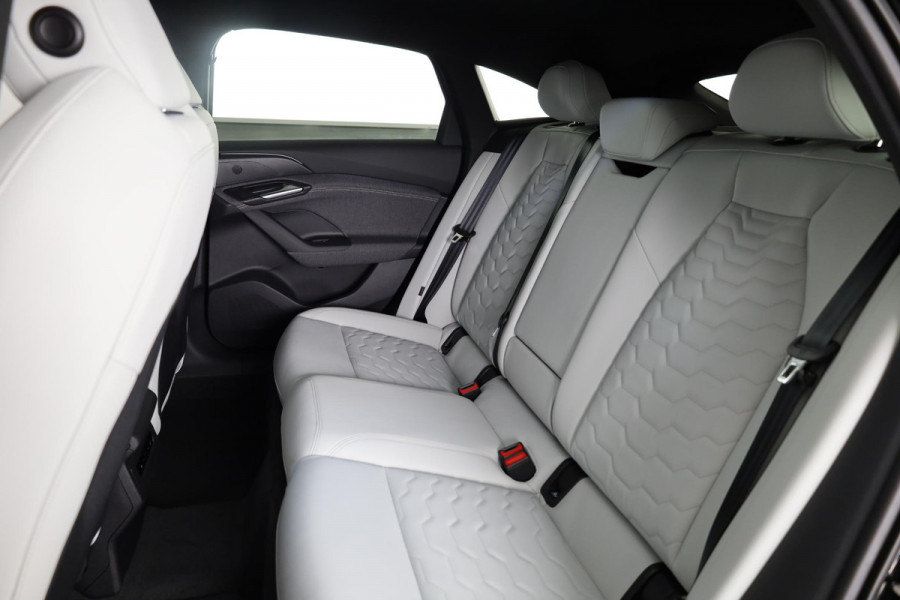 Audi A6 Sportback e-tron S edition performance 100 kWh Tech Pro, winterpakket, leder interieur, remzadels rood