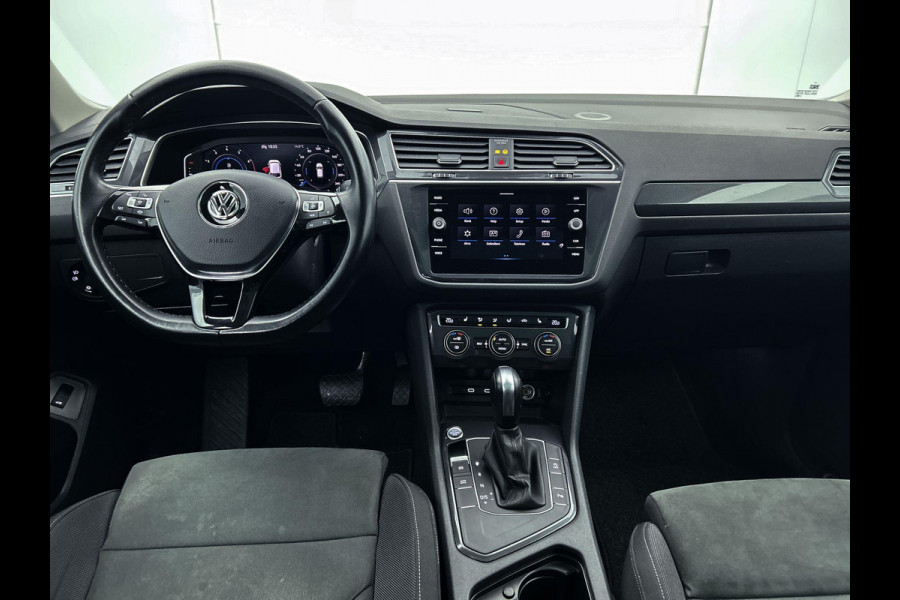 Volkswagen Tiguan Allspace 1.5 TSI Highline | PANO | Massagestoel | Stoelverw | TrekH | Add CC | 1e eig | DealeronderH | NL Auto |