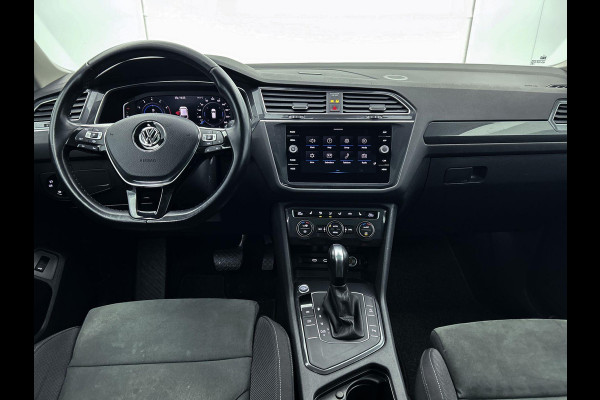 Volkswagen Tiguan Allspace 1.5 TSI Highline | PANO | Massagestoel | Stoelverw | TrekH | Add CC | 1e eig | DealeronderH | NL Auto |
