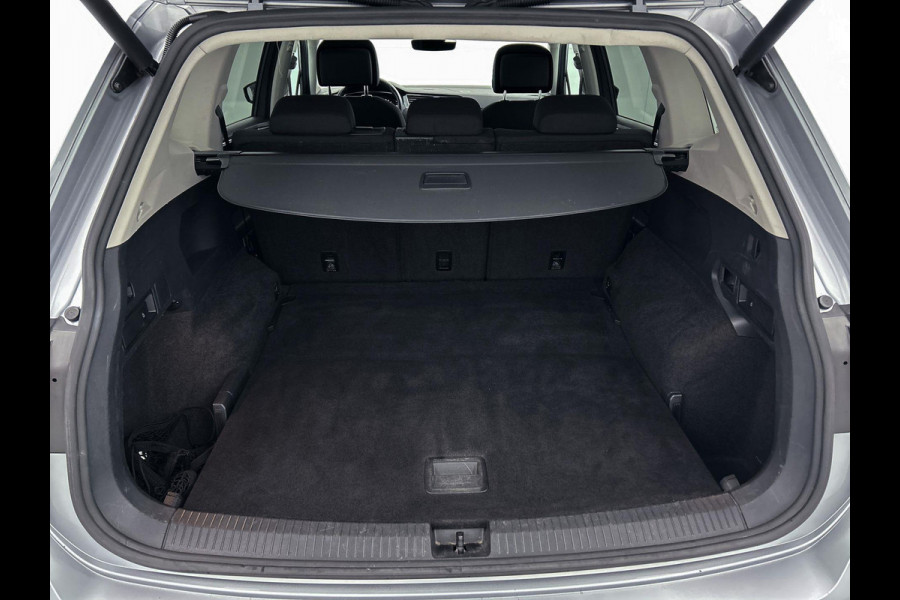 Volkswagen Tiguan Allspace 1.5 TSI Highline | PANO | Massagestoel | Stoelverw | TrekH | Add CC | 1e eig | DealeronderH | NL Auto |