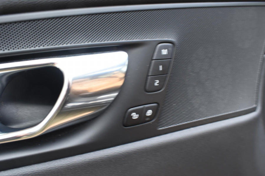 Volvo XC60 T5 250PK AWD Inscription / Navigatie / Cruise Control / Panorama Dak / Leder / LM Velgen /