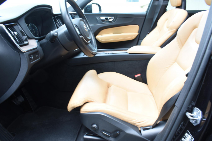 Volvo XC60 T5 250PK AWD Inscription / Navigatie / Cruise Control / Panorama Dak / Leder / LM Velgen /