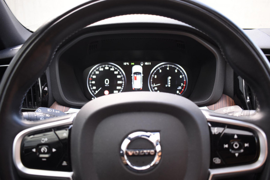 Volvo XC60 T5 250PK AWD Inscription / Navigatie / Cruise Control / Panorama Dak / Leder / LM Velgen /