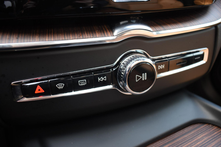 Volvo XC60 T5 250PK AWD Inscription / Navigatie / Cruise Control / Panorama Dak / Leder / LM Velgen /