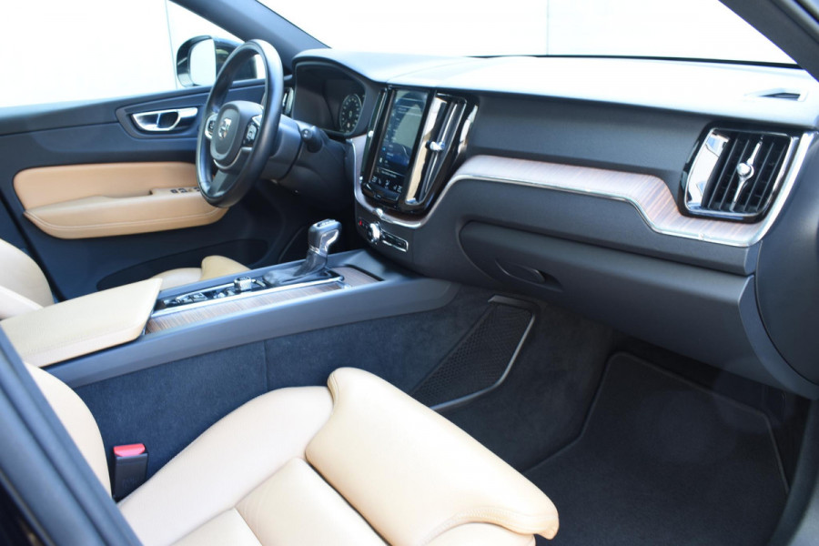 Volvo XC60 T5 250PK AWD Inscription / Navigatie / Cruise Control / Panorama Dak / Leder / LM Velgen /